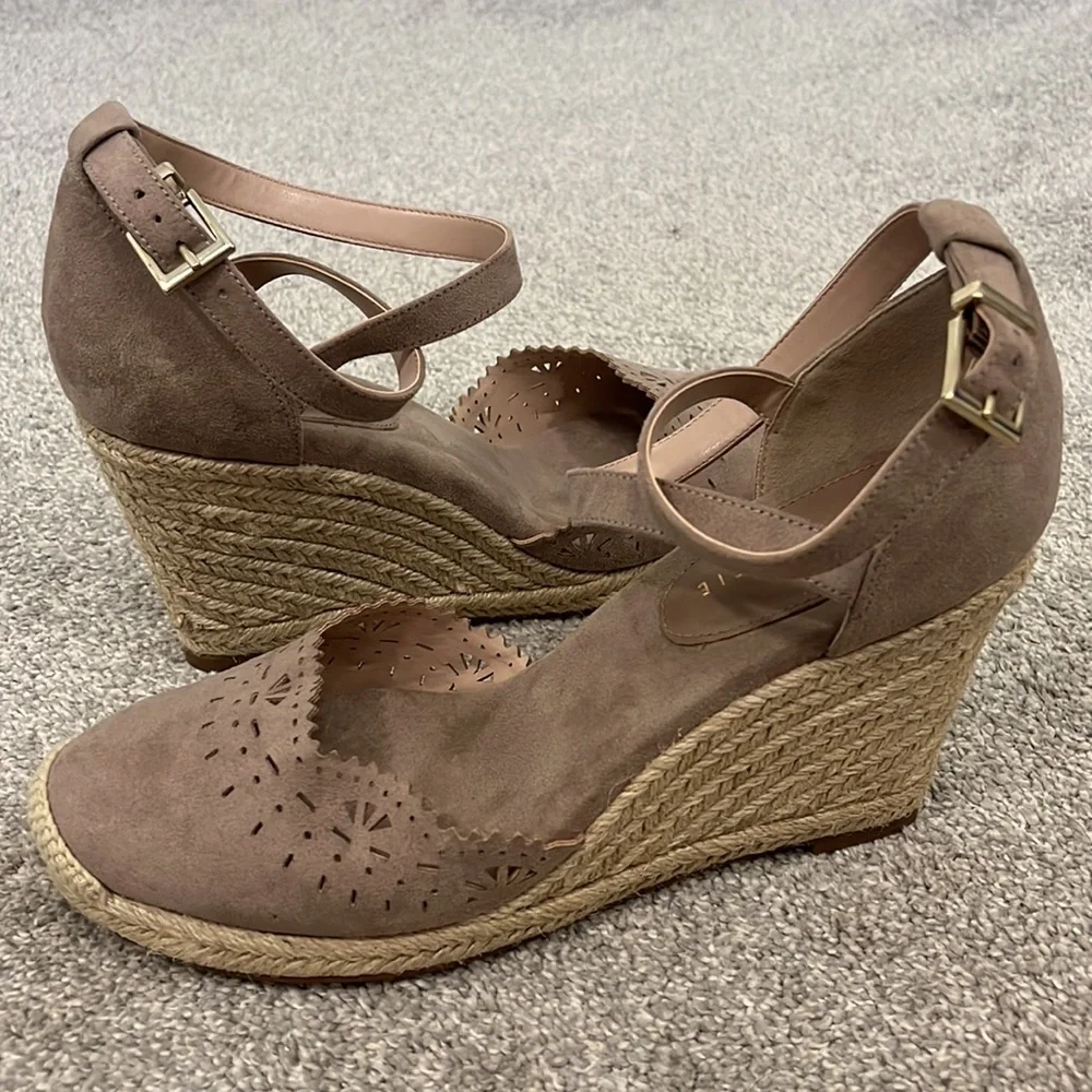 Kelly & Katie Size 10 Taupe Brown Adell Espadrille Sandal Wedges Heels